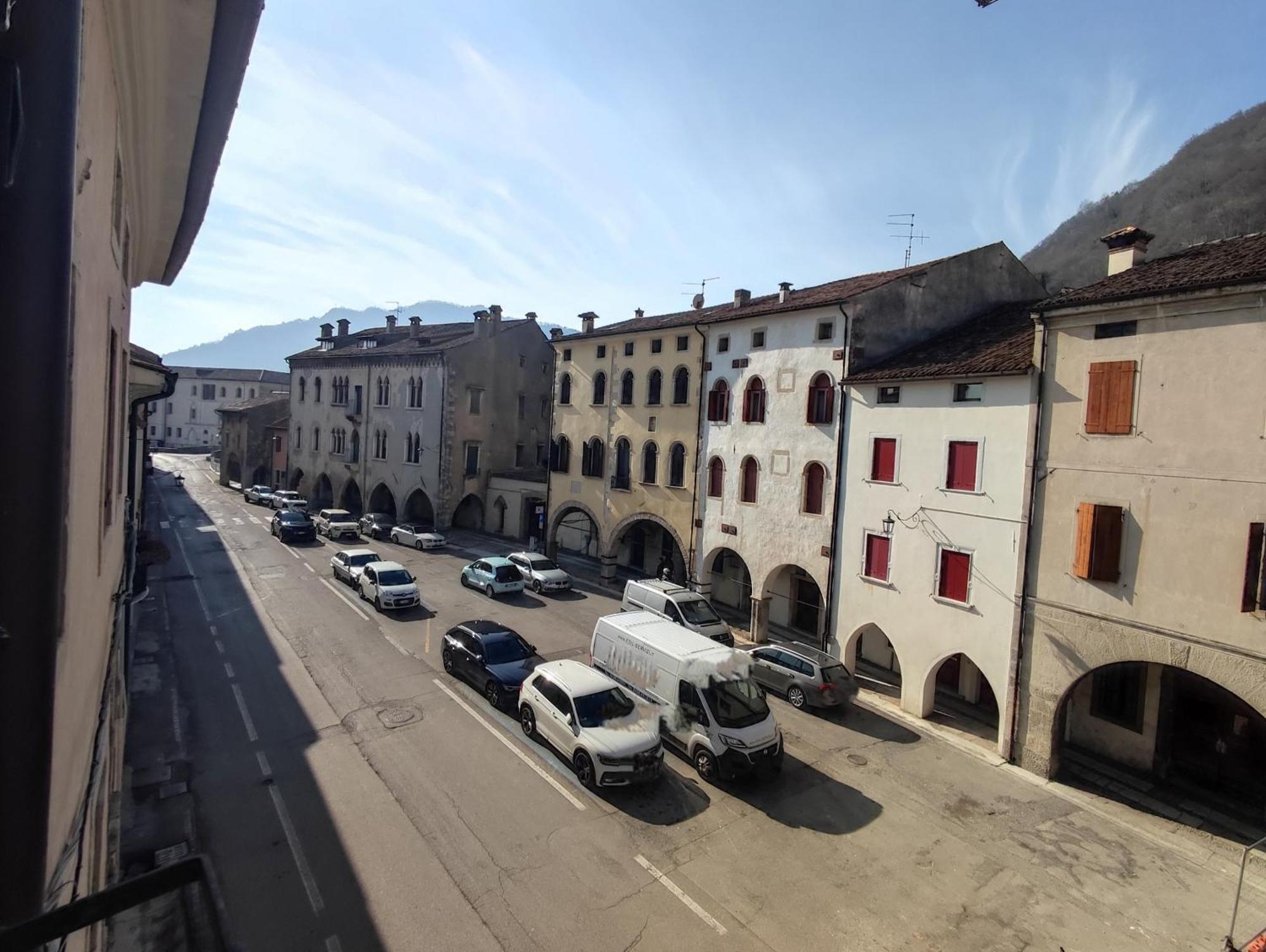 Torre Ca Emo, La Mansarda Di Serravalle Vittorio Veneto Bagian luar foto