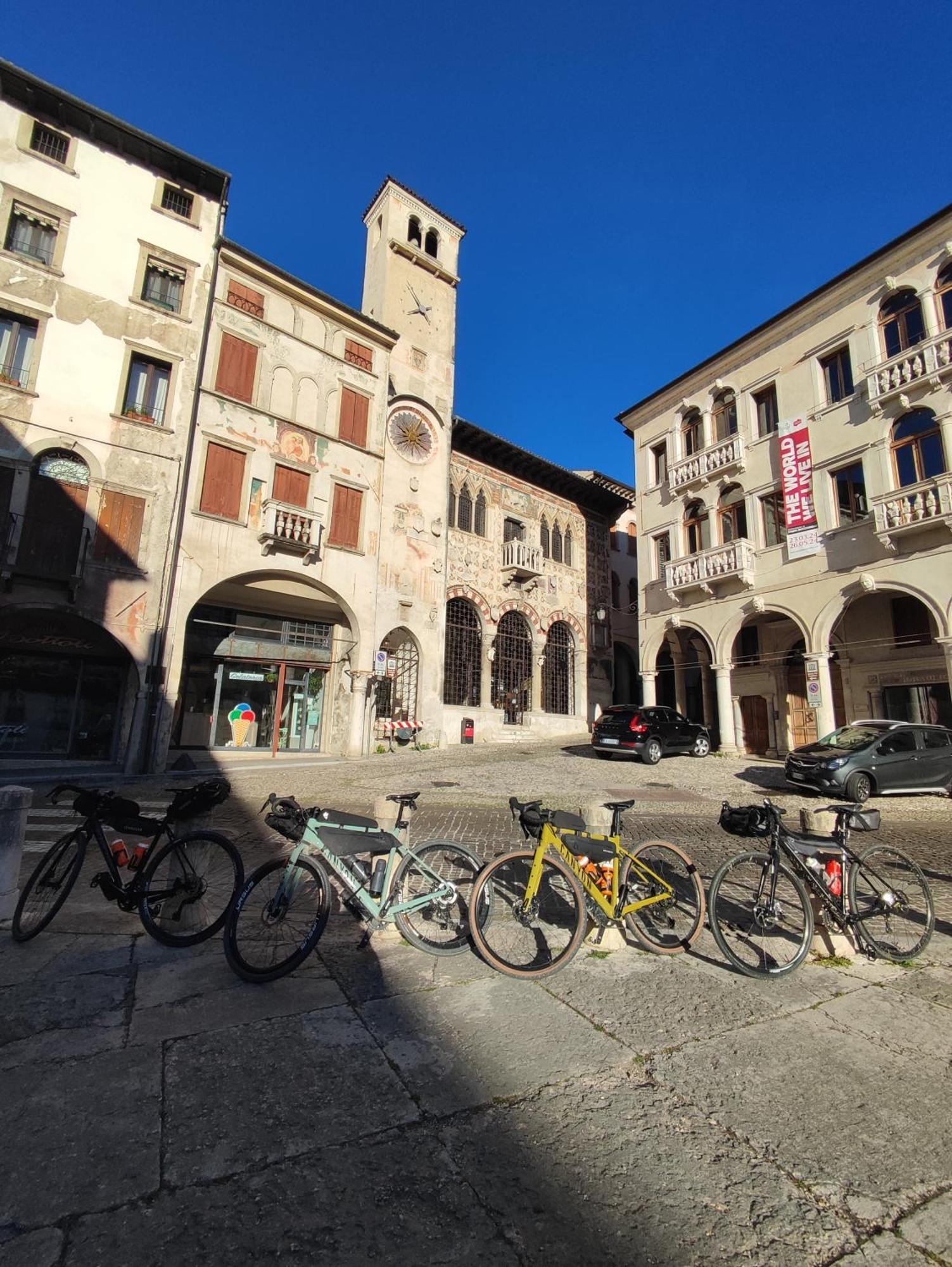 Torre Ca Emo, La Mansarda Di Serravalle Vittorio Veneto Bagian luar foto