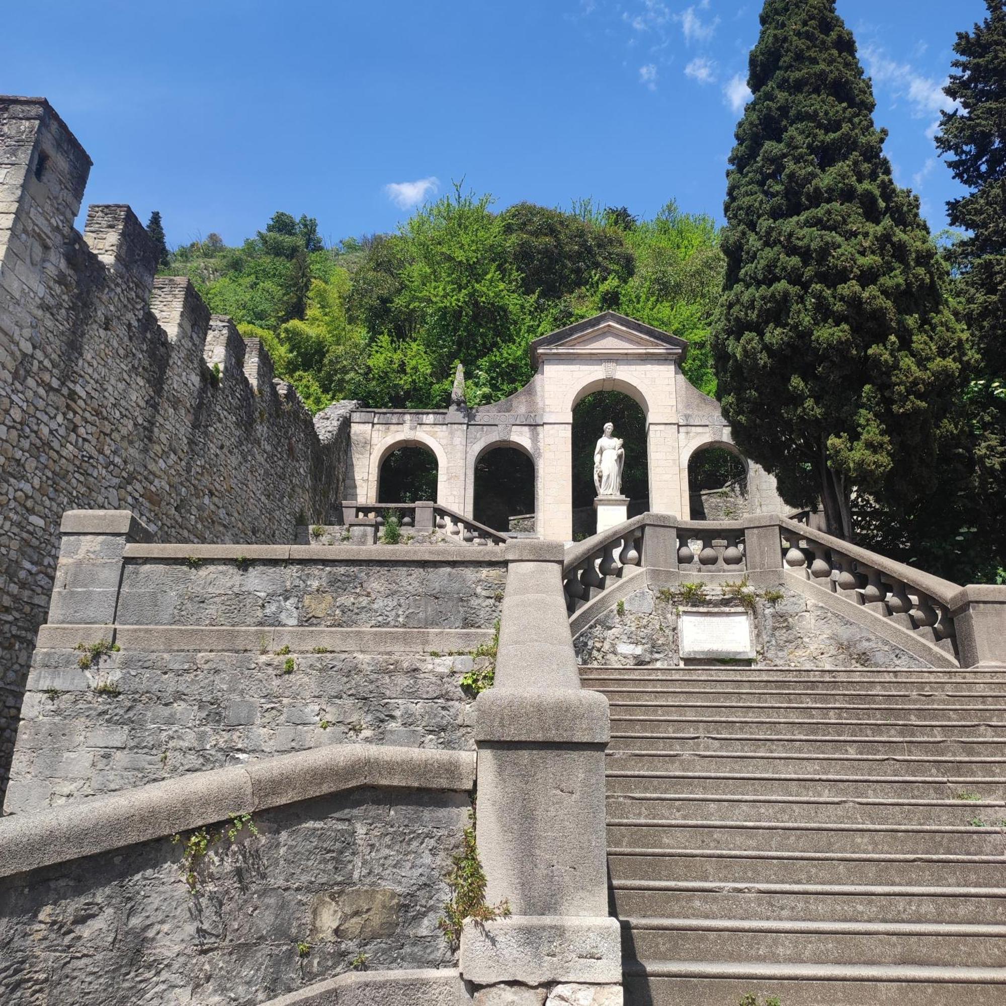 Torre Ca Emo, La Mansarda Di Serravalle Vittorio Veneto Bagian luar foto